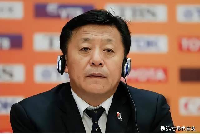 他甚至想，如果父母真的不看好并不支持自己的婚姻，那自己不如等婚礼结束之后，带着张小曼远走他乡算了。